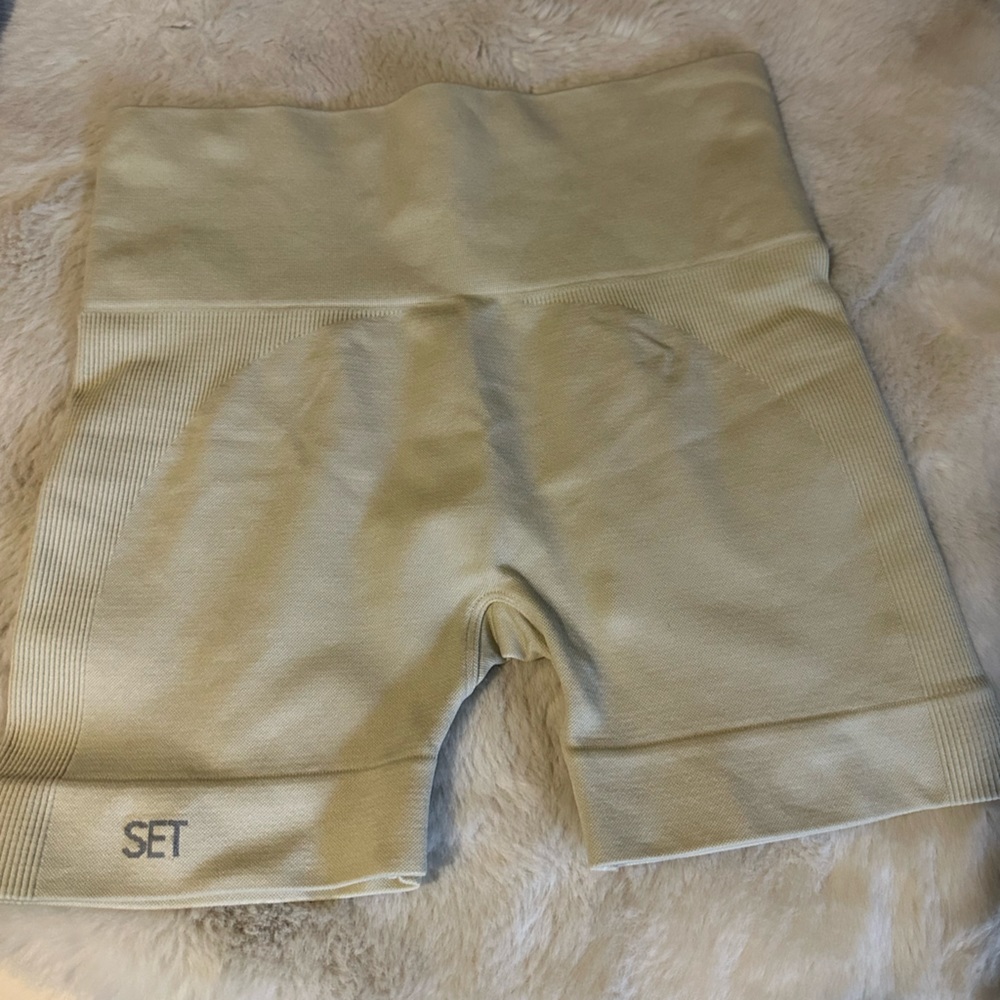 SET ACTIVE shorts
